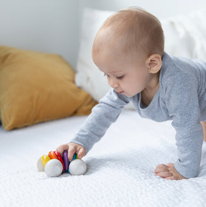 Baby auto Plan Toys duurzaam speelgoed